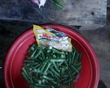 Foto langkah ke 1 dari resep Kacang panjang tumis kering simple.