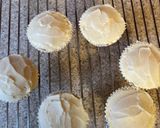 A picture of step 5 of Christmas Wreath Cupcakes.
