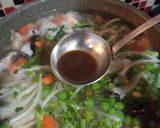 Foto langkah ke 4 dari resep Soup Ayam Jamur.