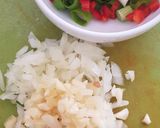 A picture of step 2 of Stir Fried Minced Meat with Baby Spinach.