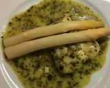 Foto del paso 3 de la receta: Merluza en salsa verde con espárragos