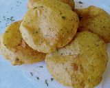 A picture of step 6 of Crispy kasoori methi masala poori.