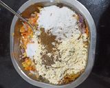 A picture of step 3 of Carrot and corn pakoda.