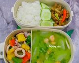 Hình bước làm 2 của món Hộp Cơm Vui Vẻ 4: (Thịt kho mắm ruốc sả, mực xào ớt...)