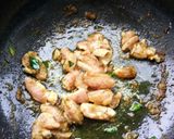 รูปขั้นตอนการทำที่ 2 ของ ข้าวผัดพริกแกงเขียวหวานไก่