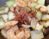 Foto del paso 10 de la receta: Pak choi salteado con langostinos