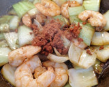 Foto del paso 10 de la receta: Pak choi salteado con langostinos
