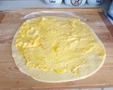 Sajtos vajas fokhagymás kelt hàromszög recept fázis 2 fotója
