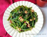 Foto langkah ke 6 dari resep Tumis Kangkung-Udang Terasi Pedas.