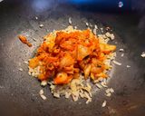 Kimchi fried rice z kurczakiem krok przepisu 3 zdjęcie