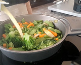 Foto del paso 3 de la receta: Crema de Verduras con Albóndigas de Espinacas (con un toque de yogur cremoso de oveja)