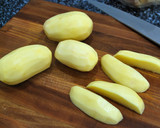 Foto del paso 1 de la receta: Merluza rebozada con salsa Rouille y gajos de patatas