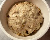 Foto del passaggio 5 della ricetta Pane con noci, uvetta e fichi