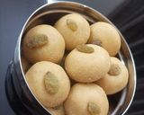A picture of step 5 of Rava besan laddu.