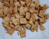 खारे शंकरपाळे (Khare Shankarpale Recipe In Marathi) रेसिपी स्टेप 8 फोटो 