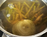 Foto del paso 2 de la receta: Fideos de arroz con costilla y verduras en salsa de soja