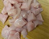 Foto del paso 1 de la receta Pechugas de pollo con cebolla caramelizada a la cerveza