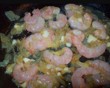 Foto del paso 2 de la receta: Espinacas con queso de Cabrales y gambas