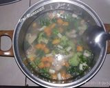 Foto langkah ke 6 dari resep Sop ayam ceker wortel brokoli.
