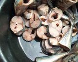 A picture of step 1 of Suaced Fried Fish.