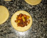 A picture of step 3 of Circled mini meatpies.