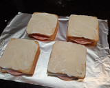 Foto del paso 3 de la receta: Sándwich con bechamel y huevo frito