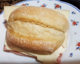 Foto del paso 2 de la receta: Mini chapata de jamón y queso fundido