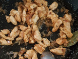 دجاجة مبخرة و محمرة و محشية شعرية 🍗👌