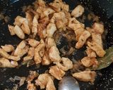 A picture of step 3 of Steamed and Roasted Stuffed Chicken with Vermicelli 🍗👌.