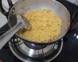 A picture of step 1 of Besan ka halwa.