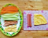 Hình bước làm 3 của món Cơm cuộn trứng