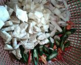Foto langkah ke 3 dari resep Oseng bihun plus sosis.