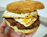 Foto del paso 7 de la receta: Burger picantona con queso y huevo frito