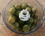 Une image de l'étape 1 de Tapenade olives vertes.