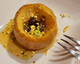 Foto del paso 5 de la receta: Manzanas a la miel, rellenas de pasas de corinto y pistachos