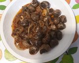 Foto del paso 2 de la receta Caracoles encebollados con ajos y pimentón. "pepitoria"