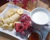 A picture of step 1 of Strawberry Banana Smoothie.