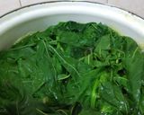 Foto langkah ke 1 dari resep Gulai Daun Singkong.