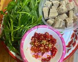 รูปขั้นตอนการทำที่ 1 ของ ผัดผักบุ้งใส่หมูกรอบเจ
