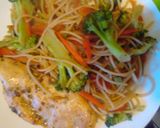 Foto del paso 6 de la receta: Fideos con verduras salteadas y pollo