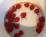 Une image de l'étape 4 de Salade de frisée aux tomates cerises,olives et câpres.