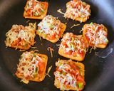 A picture of step 5 of Cream Crackers Maska Chaska Pizza.