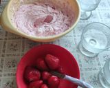 1943. Házi eper pohár desszert 😋 recept fázis 3 fotója