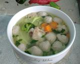 Foto langkah ke 6 dari resep Sup Ayam Bakso Sayuran.