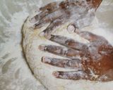 A picture of step 4 of Doughnuts with rosemary and cardamom flavour.