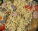 Foto langkah ke 3 dari resep Mie Rebus Kuah Kari.