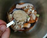 รูปขั้นตอนการทำที่ 4 ของ ไก่ตุ๋นน้ำดำ