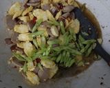 Foto langkah ke 3 dari resep Tumis Putren Bakso Pedas.