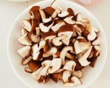 Hình bước làm 2 của món Nấm đông cô kho tiêu