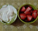 A picture of step 3 of Chocolate chia seed parfait with strawberry yogurt.